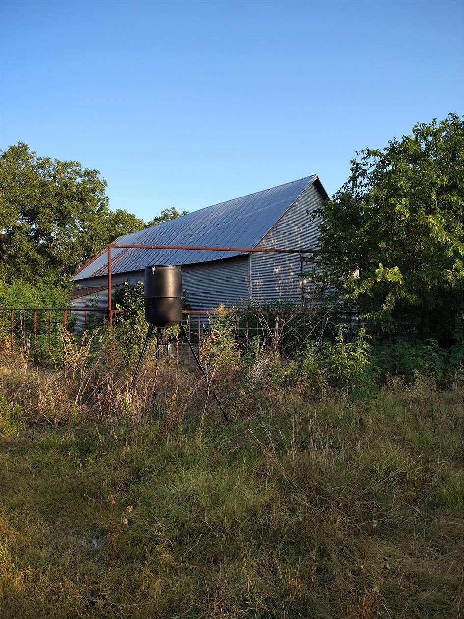 196 Acres of Agricultural Land for Sale in Valley View, Texas