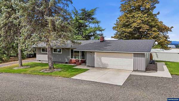 1.86 Acres of Land with Home for Sale in Jefferson, Oregon