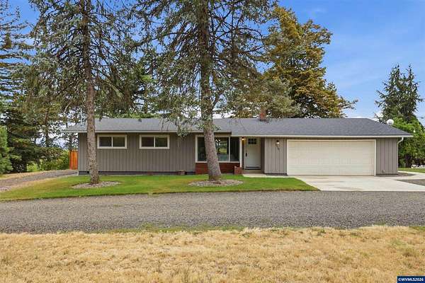1.86 Acres of Land with Home for Sale in Jefferson, Oregon