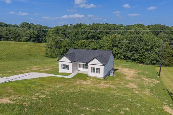 1.5 Acres of Land with Home for Sale in Dickson, Tennessee