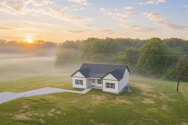 1.5 Acres of Land with Home for Sale in Dickson, Tennessee