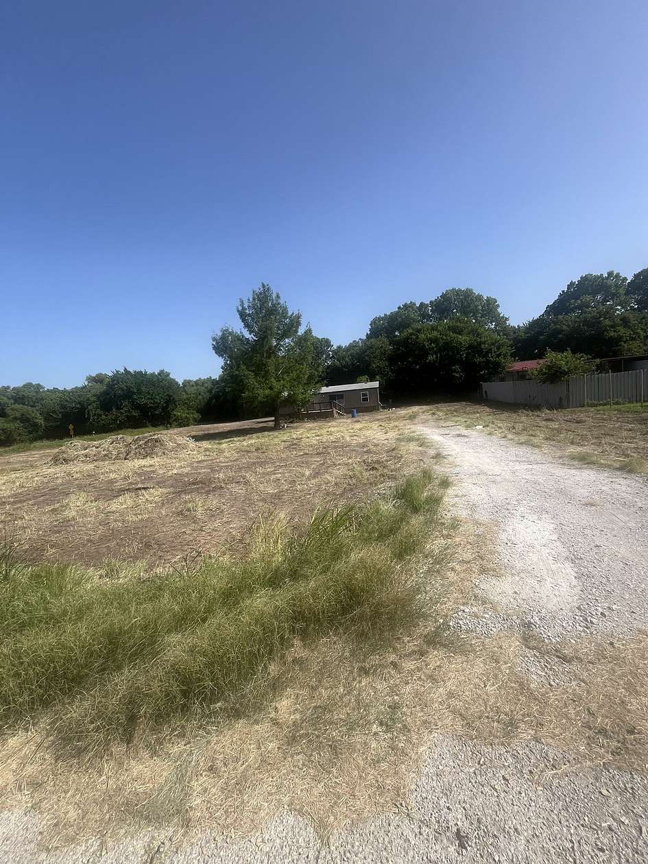 1 Acre of Residential Land for Sale in Springtown, Texas