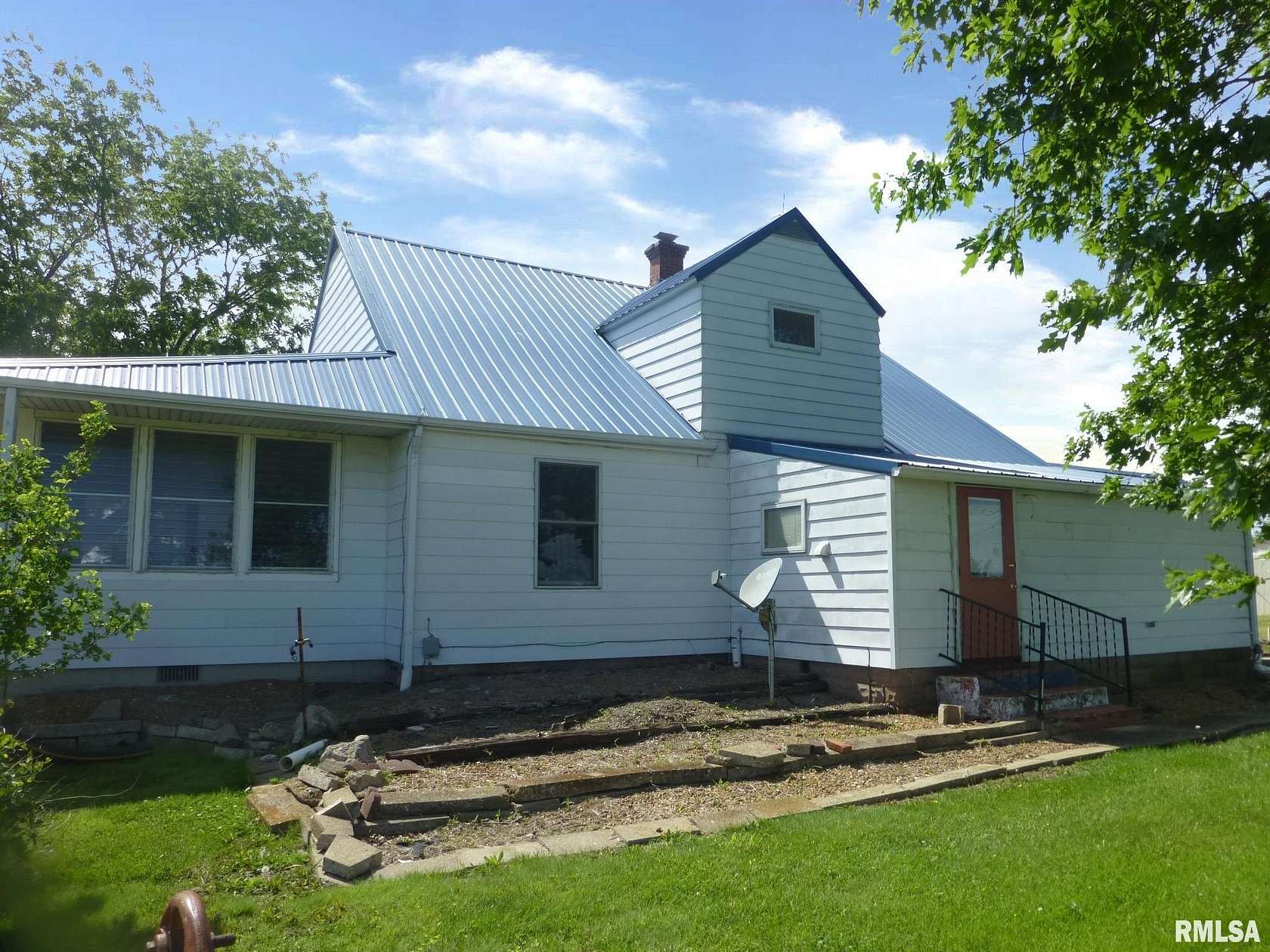 2 Acres of Land with Home for Sale in Farmersville, Illinois