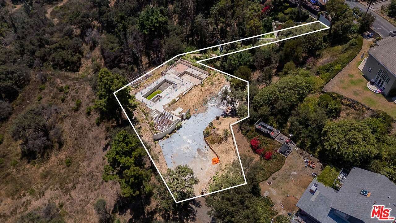 0.66 Acres of Residential Land for Sale in Pacific Palisades, California