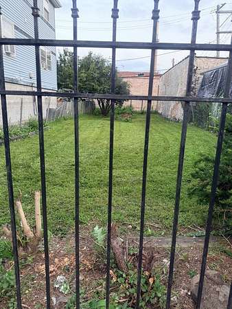 0.04 Acres of Residential Land for Sale in Chicago, Illinois