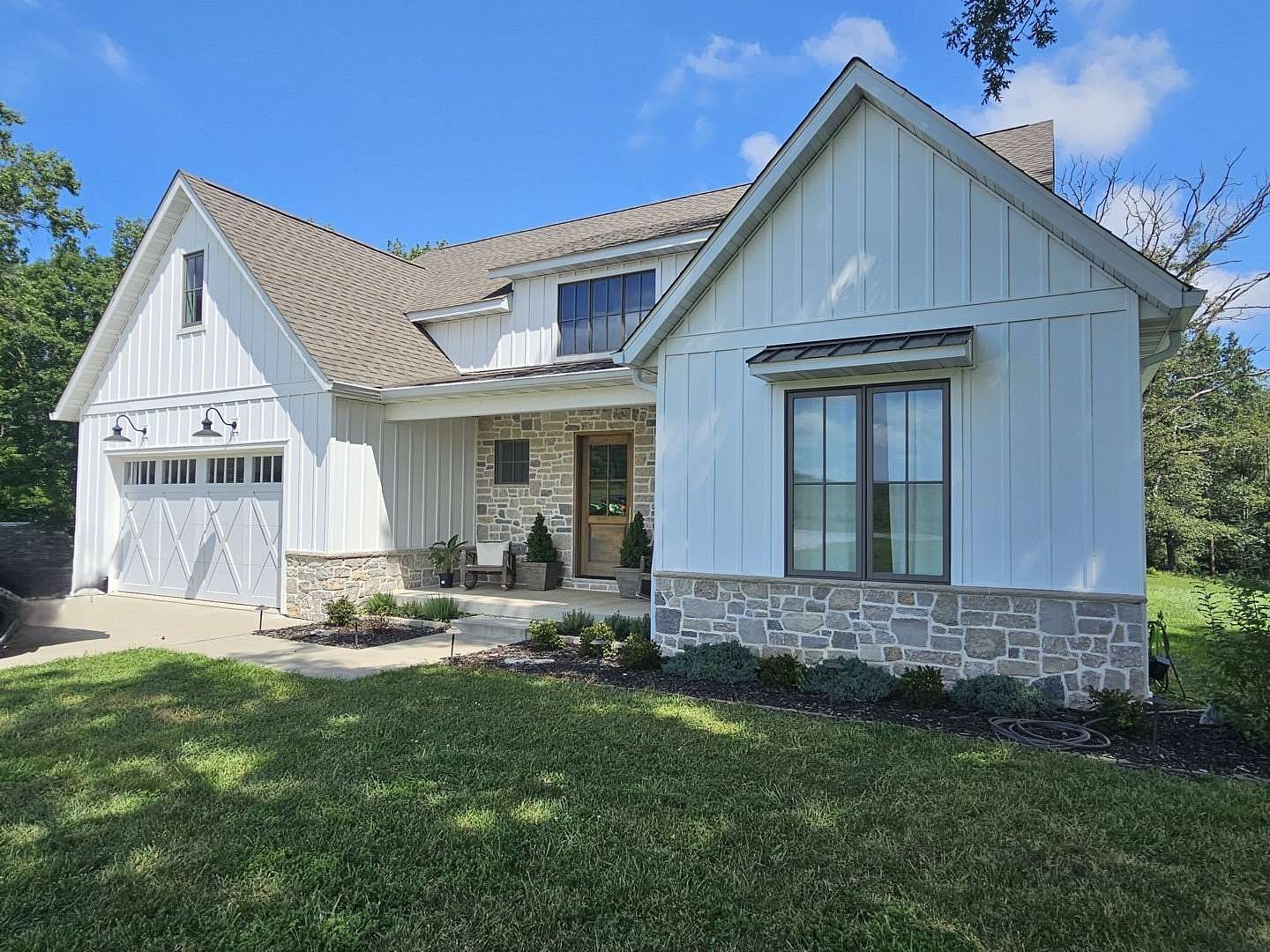 5 Acres of Land with Home for Sale in Woodlawn, Illinois