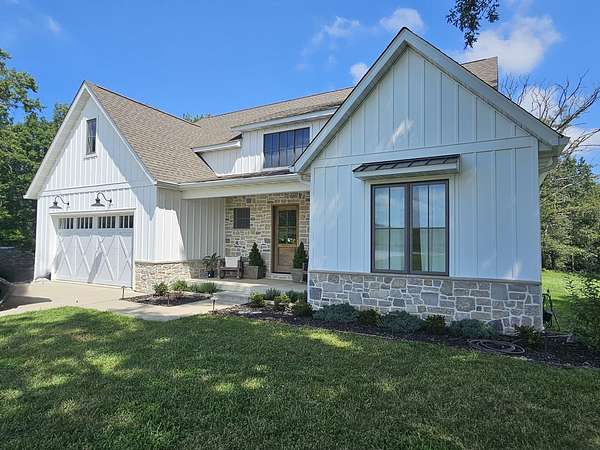 5 Acres of Land with Home for Sale in Woodlawn, Illinois