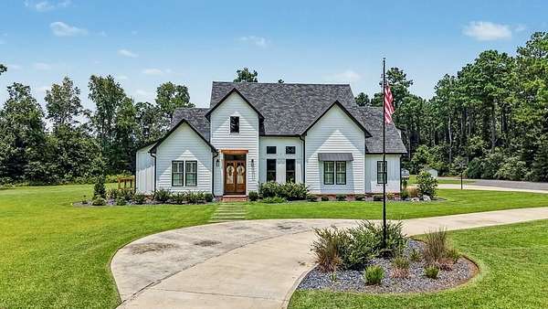 14 Acres of Land with Home for Sale in Albany, Georgia