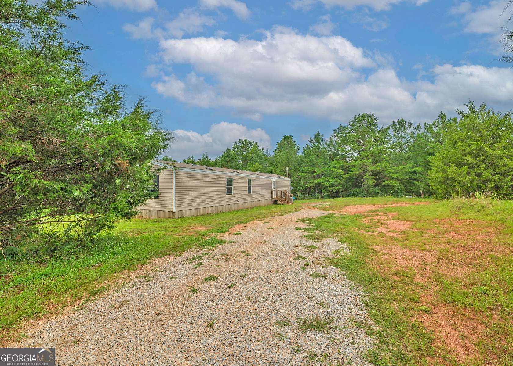 2.19 Acres of Land with Home for Sale in Hartwell, Georgia