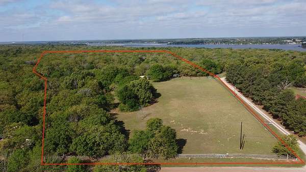 13 Acres of Land with Home for Sale in Malakoff, Texas
