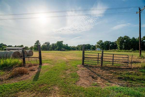 9.4 Acres of Land for Sale in Paris, Texas