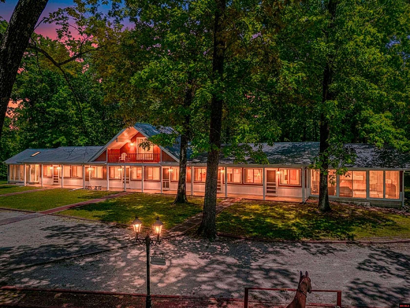 32.8 Acres of Mixed-Use Land for Sale in Flippin, Arkansas