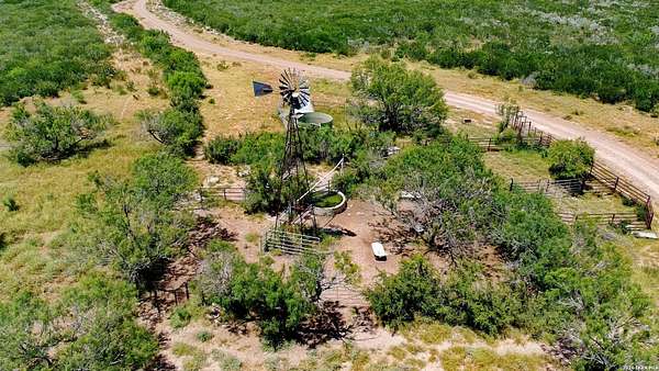 173 Acres of Land for Sale in Bruni, Texas