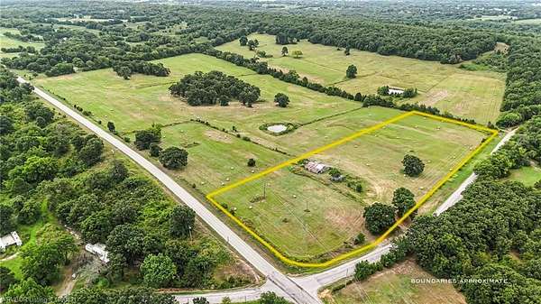 9 Acres of Residential Land for Sale in Huntington, Arkansas