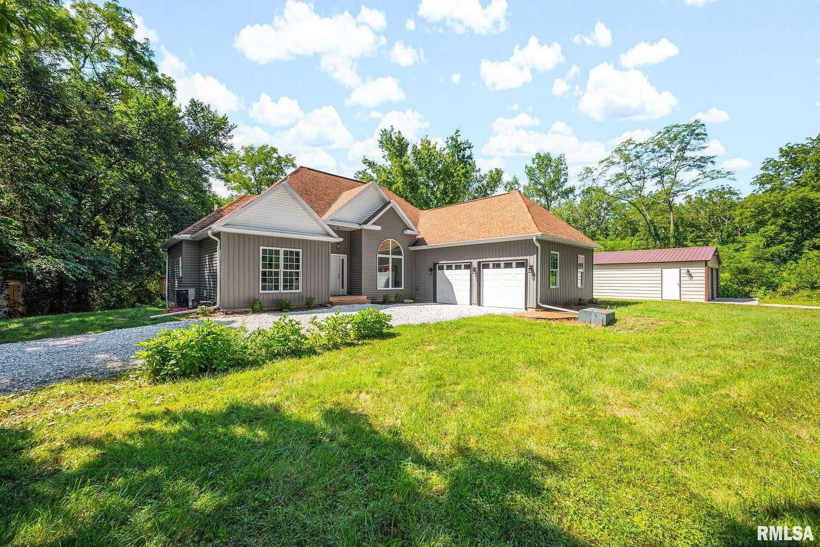 5 Acres of Land with Home for Sale in Chillicothe, Illinois