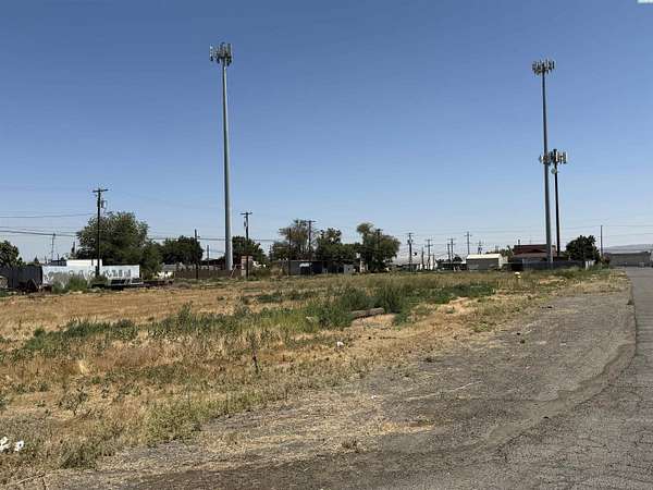 1 Acre of Commercial Land for Sale in Mabton, Washington