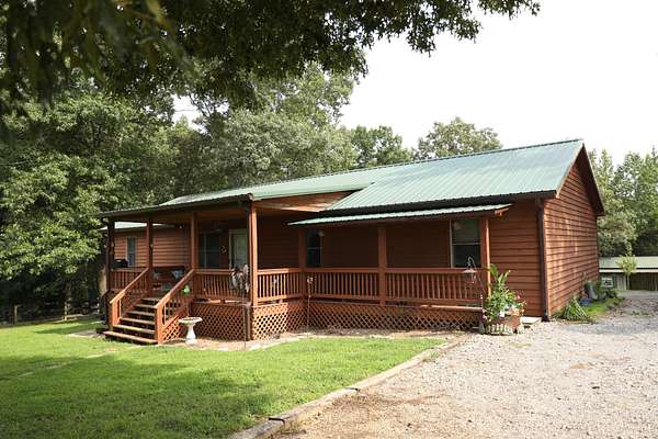 5.1 Acres of Land with Home for Sale in Clarksville, Tennessee