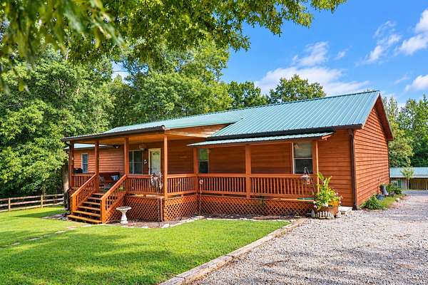 5.1 Acres of Land with Home for Sale in Clarksville, Tennessee