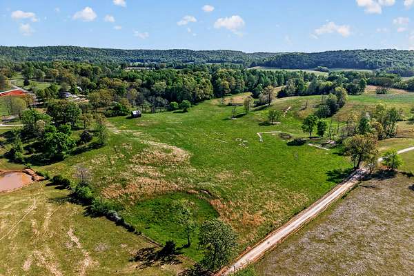 27.5 Acres of Agricultural & Residential Land for Sale in Quebeck, Tennessee