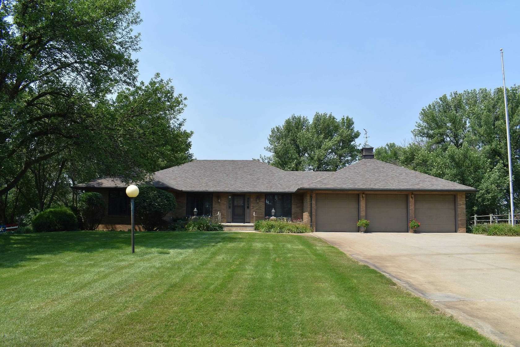 1.5 Acres of Land with Home for Sale in Sioux City, Iowa