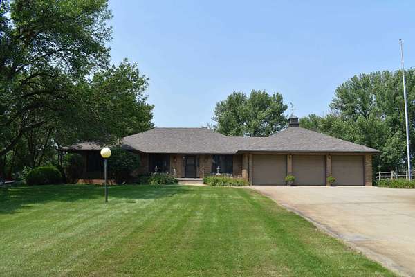1.5 Acres of Land with Home for Sale in Sioux City, Iowa