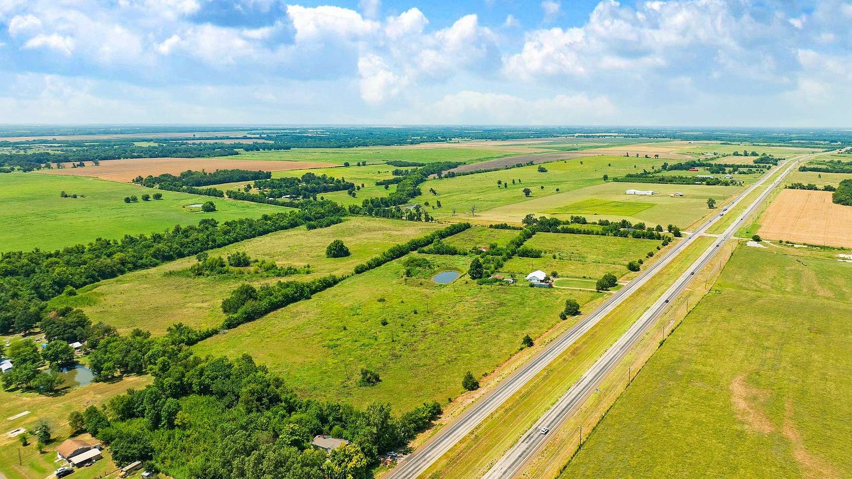 62 Acres of Land for Sale in Paris, Texas