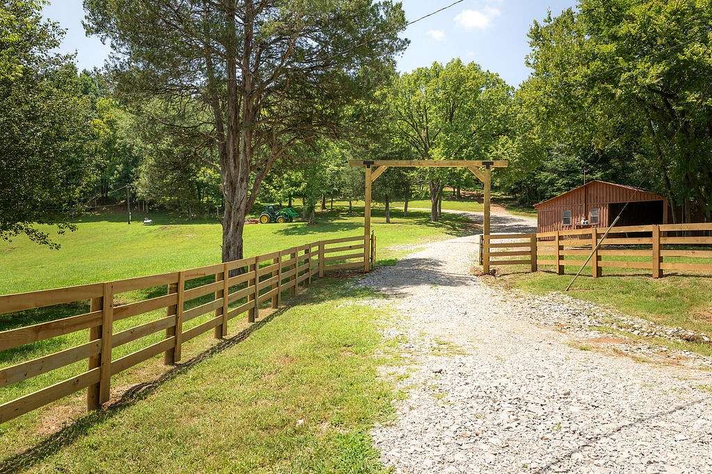 277 Acres of Land for Sale in Pulaski, Tennessee