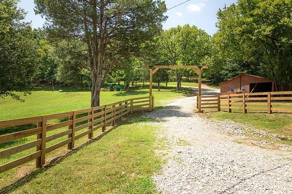 277 Acres of Land for Sale in Pulaski, Tennessee
