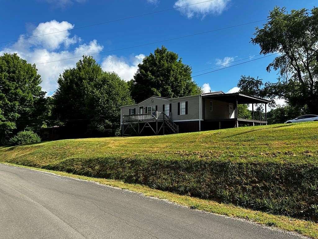 6.9 Acres of Land with Home for Lease in Lebanon, Virginia