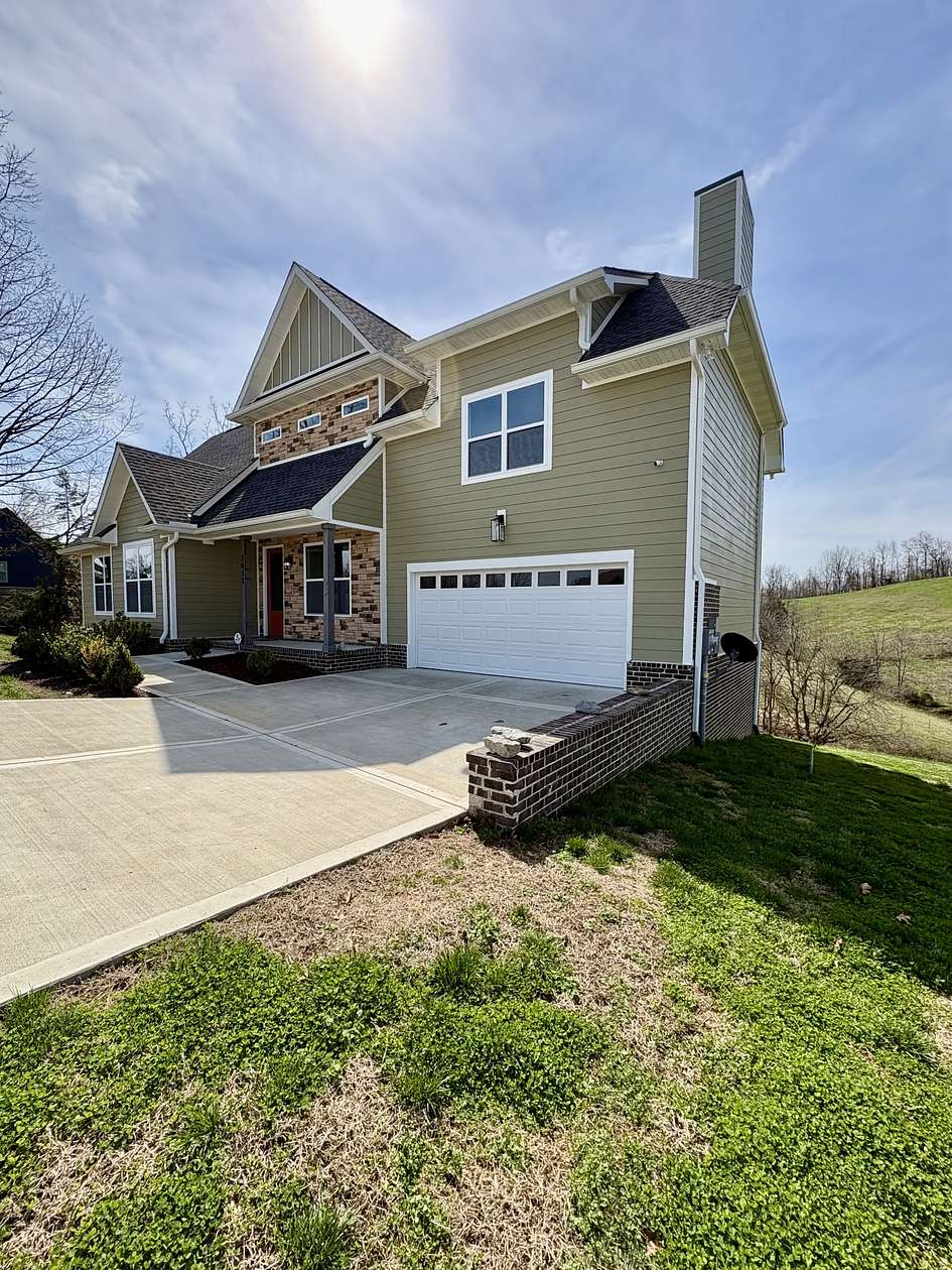 1.63 Acres of Land with Home for Sale in Westmoreland, Tennessee
