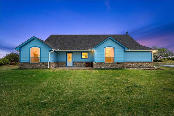 13.6 Acres of Land with Home for Sale in Hubbard, Texas