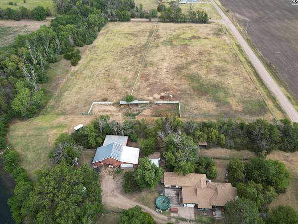 8.83 Acres of Land with Home for Sale in Hutchinson, Kansas