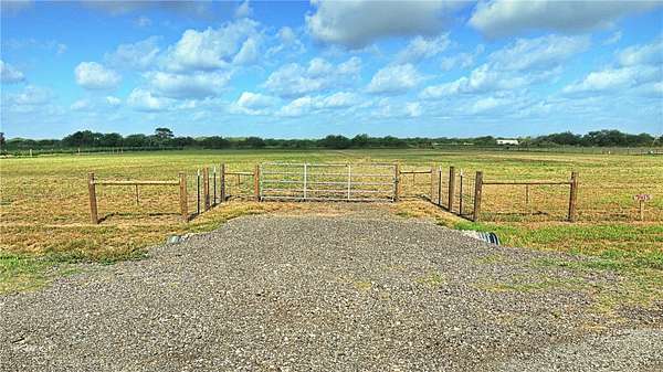 4 Acres of Residential Land for Sale in Sinton, Texas