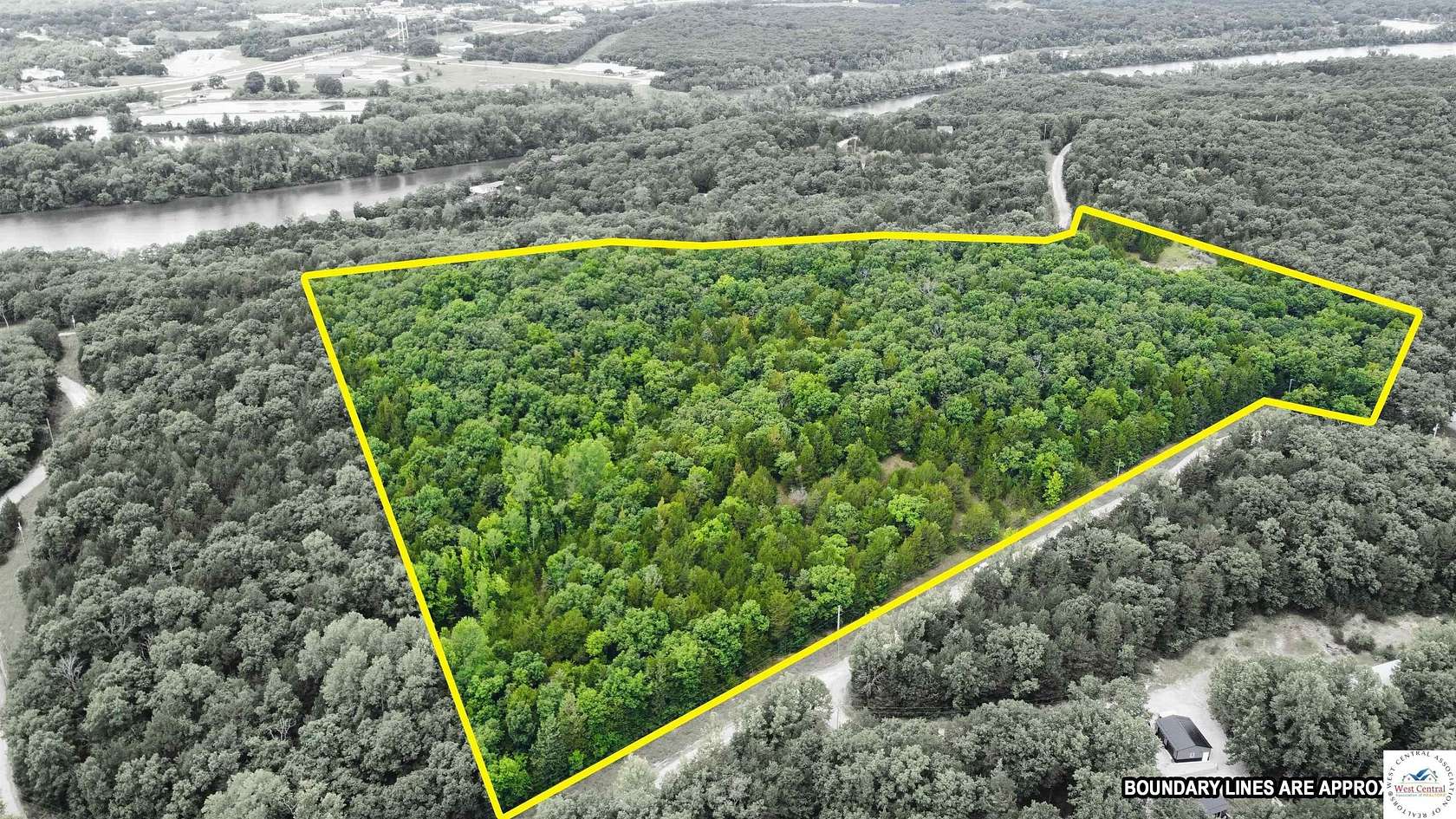 17 Acres of Recreational & Residential Land for Sale in Warsaw, Missouri
