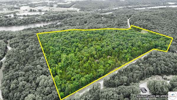 17 Acres of Recreational & Residential Land for Sale in Warsaw, Missouri