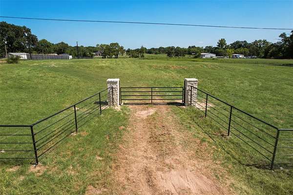 4 Acres of Mixed-Use Land for Sale in Canton, Texas