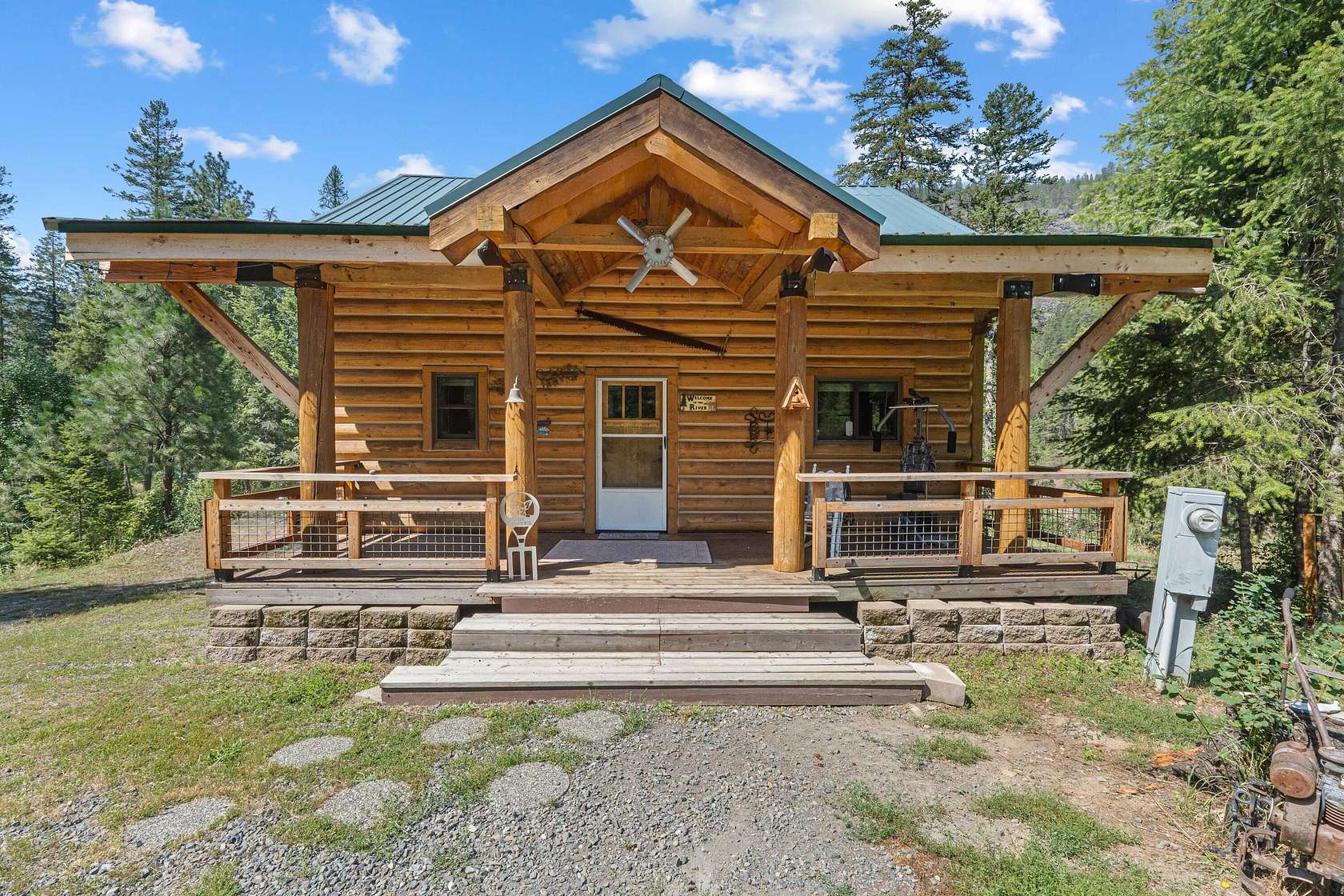 2.5 Acres of Land with Home for Sale in Kettle Falls, Washington