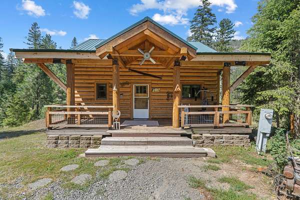 2.5 Acres of Land with Home for Sale in Kettle Falls, Washington