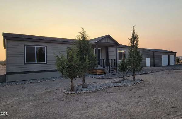 1.86 Acres of Land with Home for Sale in Prineville, Oregon