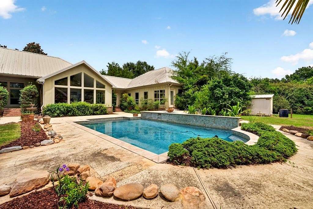 2.5 Acres of Land with Home for Sale in Picayune, Mississippi