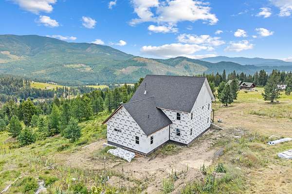 19 Acres of Land with Home for Sale in Colville, Washington