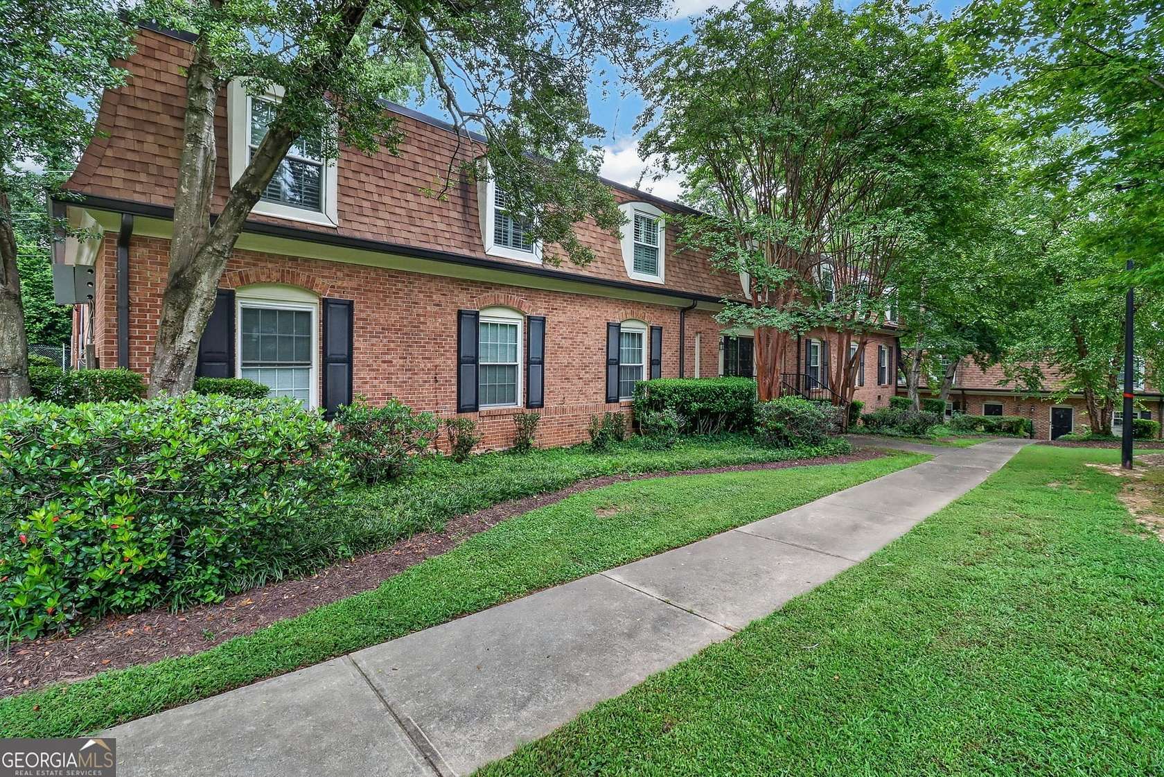 6 Acres of Land with Home for Sale in Atlanta, Georgia