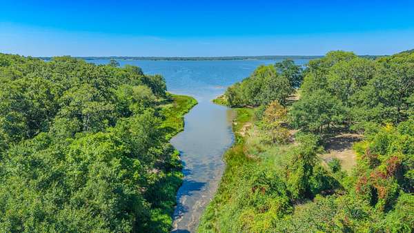 2 Acres of Residential Land for Sale in Emory, Texas