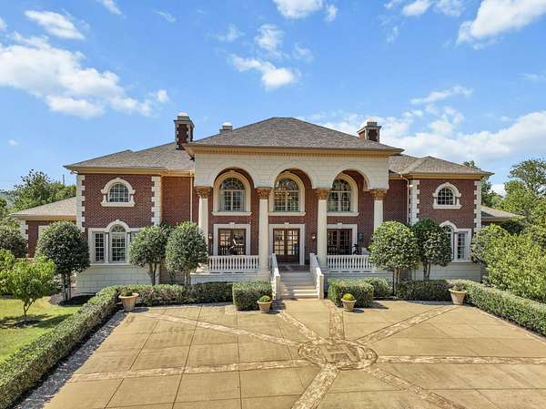 2.56 Acres of Land with Home for Sale in Brentwood, Tennessee