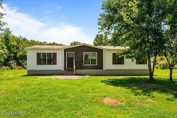 1.64 Acres of Land with Home for Sale in Speedwell, Tennessee