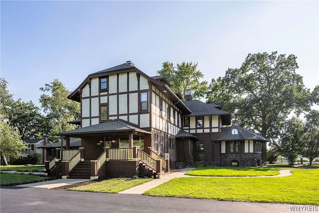 4.2 Acres of Land with Home for Sale in Grand Island, New York