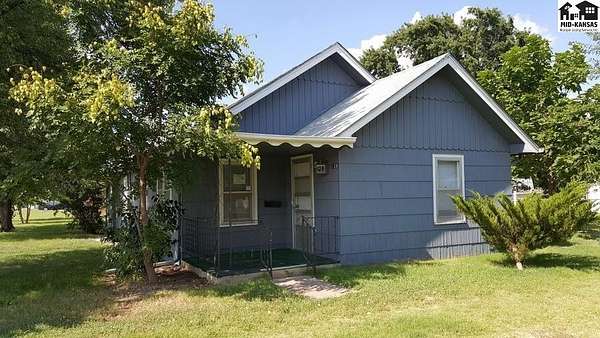 28 Acres of Land with Home for Sale in South Hutchinson, Kansas