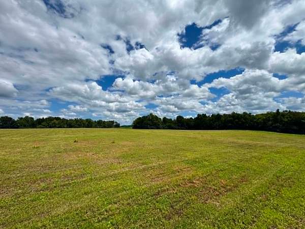 5 Acres of Residential Land for Sale in Castalian Springs, Tennessee