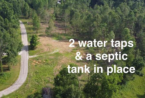 9 Acres of Residential Land for Sale in Leoma, Tennessee