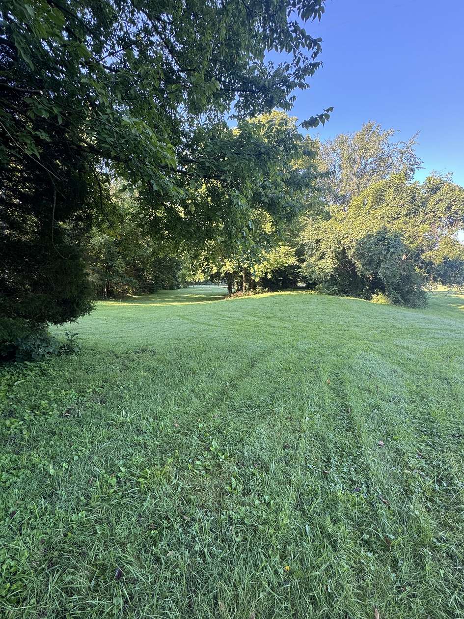 2.48 Acres of Residential Land for Sale in Bethpage, Tennessee